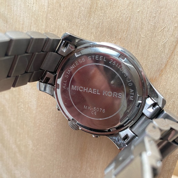 Michael Kors silver watch - Picture 7 of 7